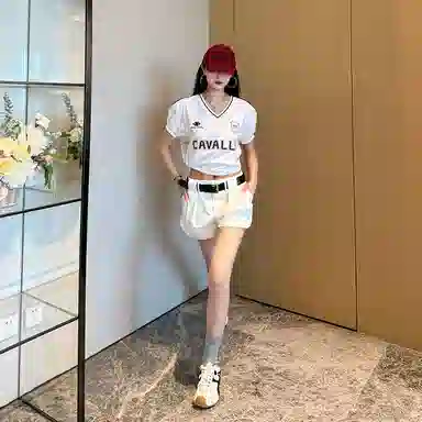 NancyCavally 100 V T