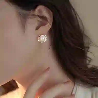 925