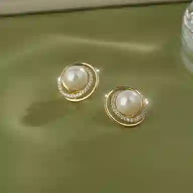 925