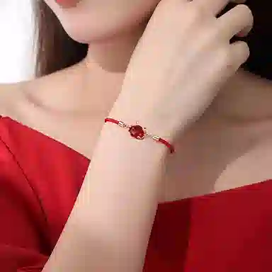 925