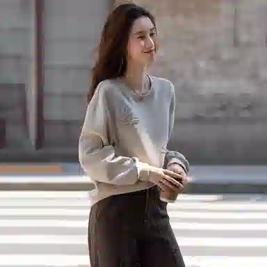 【dme】 纯色时尚简约圆领休闲立体蝴蝶贴布钉珠上衣宽松好搭长袖卫衣 女款