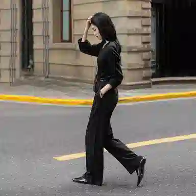 【dme】 纯色时尚简约舒适圆领长袖卫衣 女款 黑色