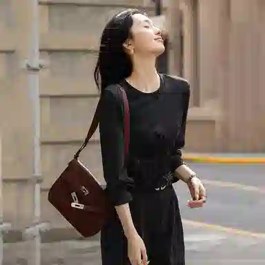 【dme】 纯色时尚简约舒适圆领长袖卫衣 女款 黑色