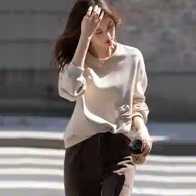 【dme】 纯色时尚简约圆领休闲立体蝴蝶贴布钉珠上衣宽松好搭长袖卫衣 女款