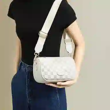 红蜻蜓 小众百搭时尚通勤实用简约学生上课 牛皮 斜挎包 常规 女款 米白