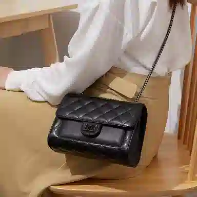 红蜻蜓 经典复古潮流时尚小众简约高级感通勤百搭菱格大容量 牛皮真皮 链条小方包斜挎单肩包 常规 女款 黑色/白色