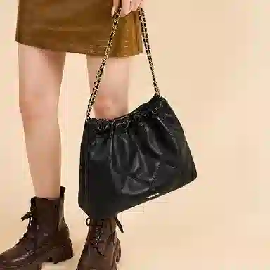 红蜻蜓 时尚简约链条设计百搭 合成革 单肩包 常规 女款 黑色