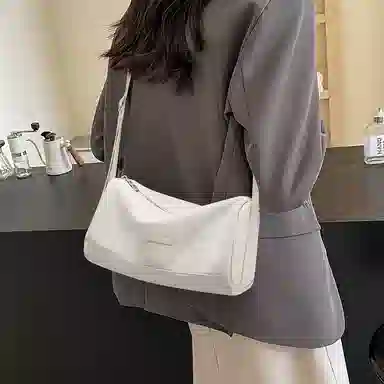 红蜻蜓 简约休闲百搭高级感运动 织物 斜挎包 中号 女款 黑/米白