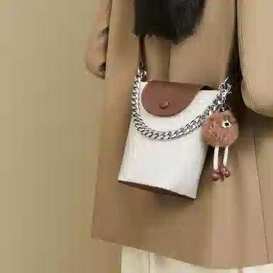 红蜻蜓 简约可爱小公仔拼接撞色通勤实用 牛皮  水桶包单肩包手提包斜挎包 常规 女款 米白色