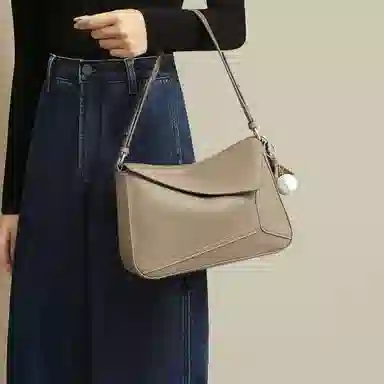 红蜻蜓 通勤时尚百搭休闲纯色 牛皮 斜挎单肩包 中号 女款 大象灰