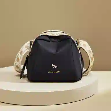 红蜻蜓 时尚简约潮流便携通勤百搭 织物 斜挎包 女款 经典黑色/奶茶色