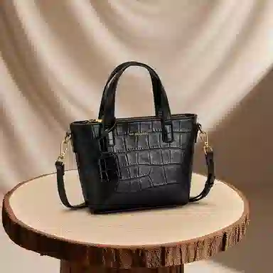 红蜻蜓 时尚纯色潮流高颜值托特包斜挎单肩包 牛皮 手提包 常规 女款 黑色