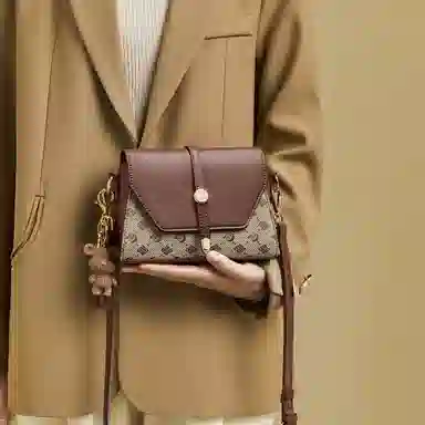 红蜻蜓 复古老花设计撞色百搭洋气 超细纤维合成革 斜挎包 女款 摩卡棕