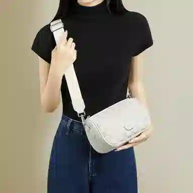 红蜻蜓 小众百搭时尚通勤实用简约学生上课 牛皮 斜挎包 常规 女款 米白