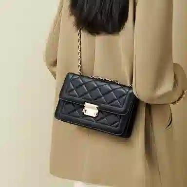 红蜻蜓 女学生包秋季小香风简约时尚百搭菱格经典高级感 牛皮 斜挎包单肩包 常规 女款 米白色/黑色