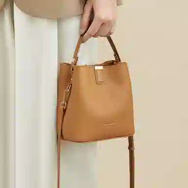 红蜻蜓 精致小巧小众高质感通勤大容量 牛皮 水桶包单肩包手提包斜挎包 常规 女款 棕色/黑色/米白色/咖啡色