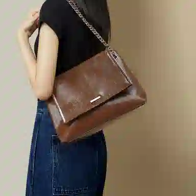 红蜻蜓 时尚复古设计小众裂纹链条简约通勤百搭款 牛皮 斜挎包 常规 女款 焦糖色/经典黑