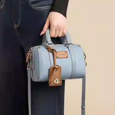 红蜻蜓 潮流时尚复古通勤百搭 超细纤维合成革 保龄球包手提包 女款 牛仔蓝