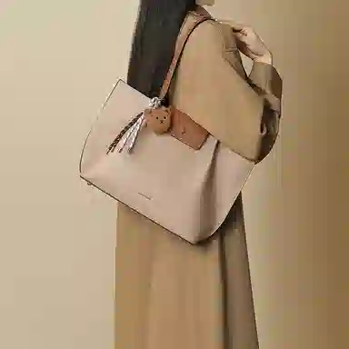 红蜻蜓 韩系潮流百搭腋下包通勤小众时尚可爱挂件手提包 牛剖层皮革拼超细纤维合成革 单肩包 常规 女款 驼色