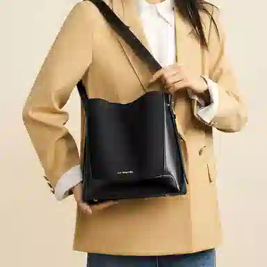 红蜻蜓 简约百搭小众气质高级感通勤日常实用水桶包手提腋下斜挎包 牛皮 单肩包 常规 女款 黑色/咖啡色