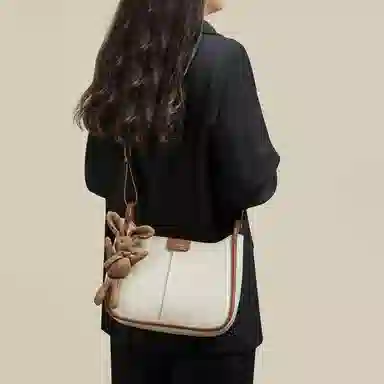 红蜻蜓 高级感简约百搭气质公仔玩偶小众设计通勤包包 牛皮 超纤合成革 单肩斜挎包 女款 米白色