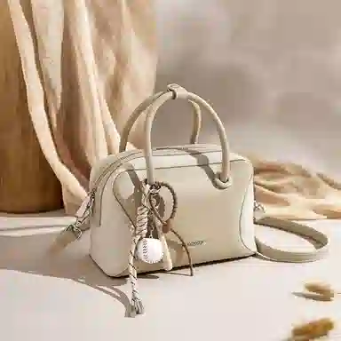 红蜻蜓 趣味拼色挂件百搭质感 牛剖层革 单肩斜挎手提包 女款 多色