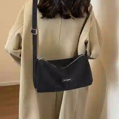 红蜻蜓 简约休闲百搭高级感运动 织物 斜挎包 中号 女款 黑/米白