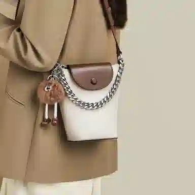 红蜻蜓 简约可爱小公仔拼接撞色通勤实用 牛皮  水桶包单肩包手提包斜挎包 常规 女款 米白色