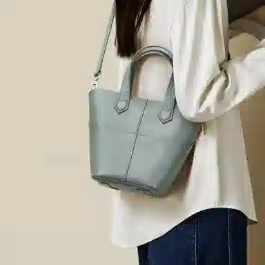 红蜻蜓 法式复古设计高级感纯色简约大气通勤大容量 牛皮 水桶包单肩包斜挎包手提包 常规 女款 卡其色 浅绿色