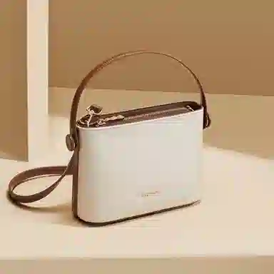 红蜻蜓 简约时尚设计高级感通勤小众通勤包 牛皮拼超细纤维合成革 手提包单肩包斜挎包 中号 女款 米白色/黑色