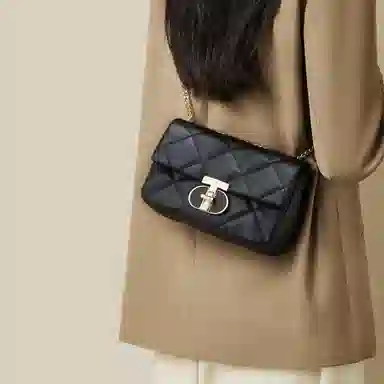 红蜻蜓 法式简约设计云朵皮菱格链条包精致百搭夏季高级感 牛剖层皮革 腋下包单肩包斜挎包 女款 黑色