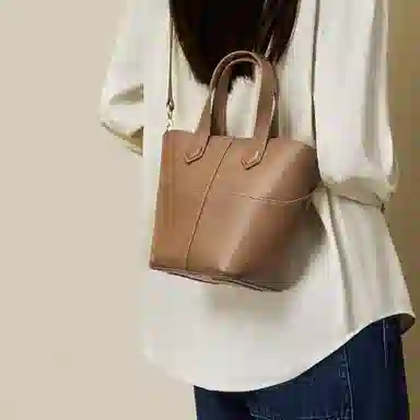 红蜻蜓 法式复古设计高级感纯色简约大气通勤大容量 牛皮 水桶包单肩包斜挎包手提包 常规 女款 卡其色 浅绿色