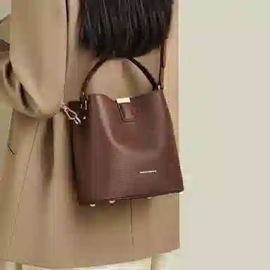 红蜻蜓 精致小巧小众高质感通勤大容量 牛皮 水桶包单肩包手提包斜挎包 常规 女款 棕色/黑色/米白色/咖啡色