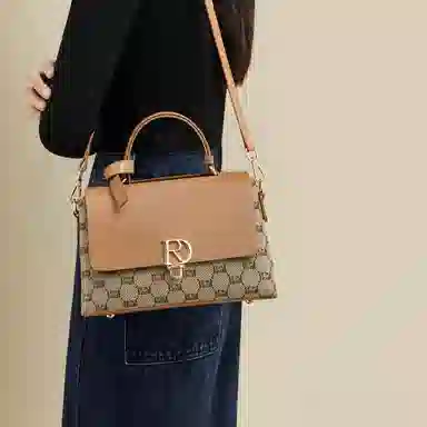 红蜻蜓 经典复古拼接简约高级感 字母小众设计百搭 织物 女包手提斜挎单肩包 春夏季 中号 女款 咖啡色/棕色