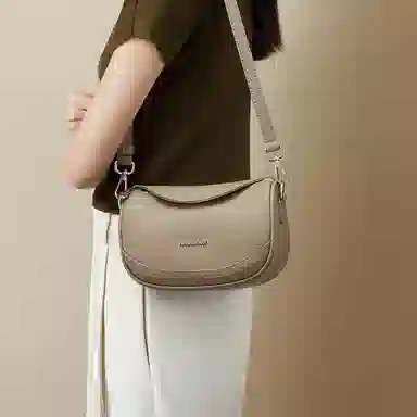 红蜻蜓 时尚简约百搭荔枝纹小众通勤 牛皮 斜挎包 女款 大象灰