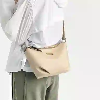 红蜻蜓 时尚潮流百搭高级简约 合成革 斜挎包 常规 女款 米白色