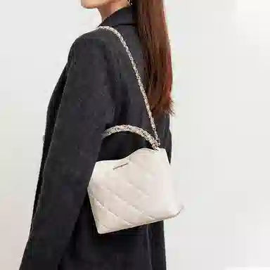 红蜻蜓 高级感高颜值小香风菱格时尚百搭 牛皮 斜挎手提包 女款