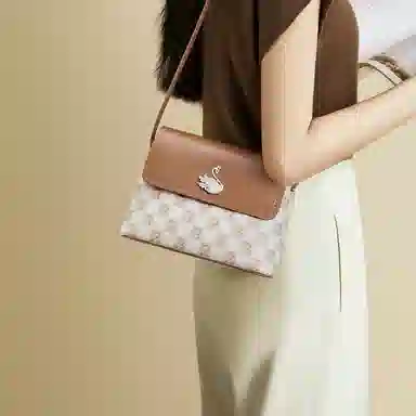 红蜻蜓 复古老花满印通勤 聚氯乙烯拼人造革 单肩斜挎包 女款 樱花粉/威化棕/棕米白