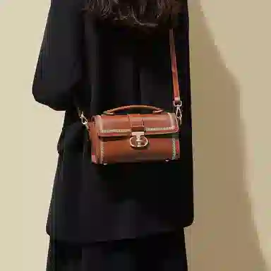 红蜻蜓 经典复古风秋冬季 时尚 牛皮 小方包斜挎包 小号 女款 焦糖色