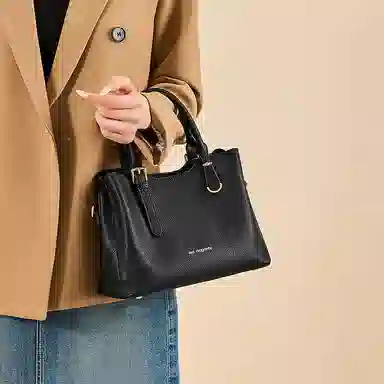 红蜻蜓 礼盒装高级感优雅气质丝巾潮流时尚百搭简约休闲实用通勤单肩包周年生日托特包 牛剖层皮革 手提包 常规 女款 黑色/米白色