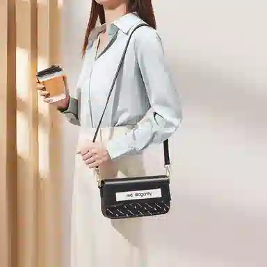 红蜻蜓 时尚印花设计 牛剖层皮革配超细纤维合成革 斜挎单肩包 女款 黄色/黑色