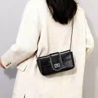 红蜻蜓 时尚潮流百搭 个性复古简约休闲时尚通勤 牛皮革 斜挎包 常规 女款 黑色