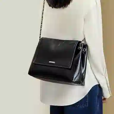 红蜻蜓 时尚复古设计小众裂纹链条简约通勤百搭款 牛皮 斜挎包 常规 女款 焦糖色/经典黑