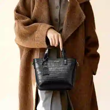 红蜻蜓 时尚纯色潮流高颜值托特包斜挎单肩包 牛皮 手提包 常规 女款 黑色