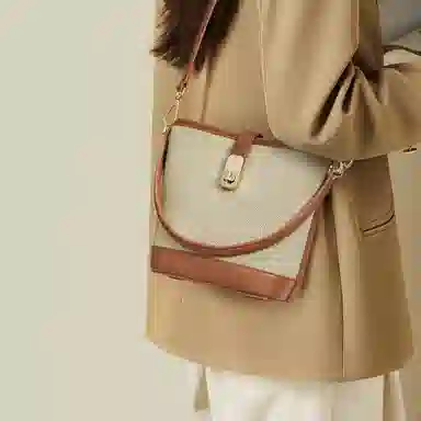 红蜻蜓 复古设计小众高级感百搭春夏高颜值 聚氨酯拼合成革 水桶包斜挎包 常规 女款 卡其色