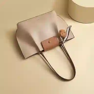 红蜻蜓 韩系潮流百搭腋下包通勤小众时尚可爱挂件手提包 牛剖层皮革拼超细纤维合成革 单肩包 常规 女款 驼色