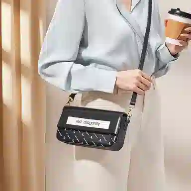 红蜻蜓 时尚印花设计 牛剖层皮革配超细纤维合成革 斜挎单肩包 女款 黄色/黑色