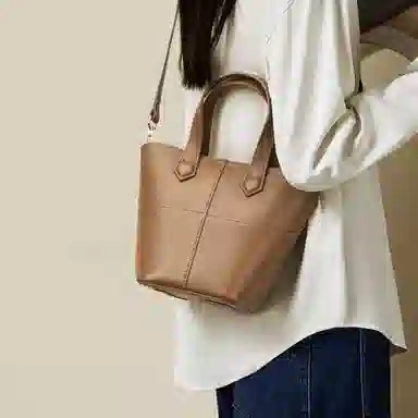 红蜻蜓 法式复古设计高级感纯色简约大气通勤大容量 牛皮 水桶包单肩包斜挎包手提包 常规 女款 卡其色 浅绿色