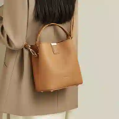 红蜻蜓 精致小巧小众高质感通勤大容量 牛皮 水桶包单肩包手提包斜挎包 常规 女款 棕色/黑色/米白色/咖啡色