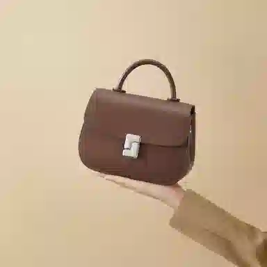 红蜻蜓 经典时尚斜挎包包秋冬百搭少女包 牛皮 高级感单肩包复古豆腐包腋下包轻便休闲通勤小方包 小号 女款 黑色/咖啡色